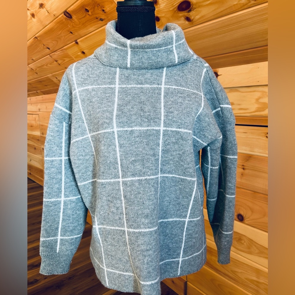 Gray Windowpane Turtleneck Sweater - Women